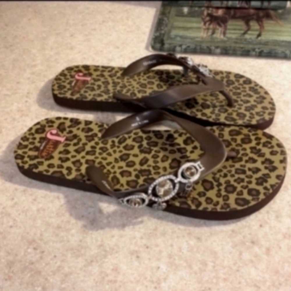 Gorgeous Justin Leopard Print Flip Flops with Silver Bling Accents